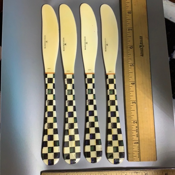 Authentic Mackenzie Childs 4 Dinner Knives - Picture 8 of 8